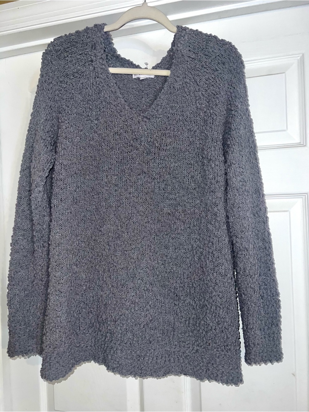 MACARON Women's Textured V-Neck Popcorn Sweater in Gray